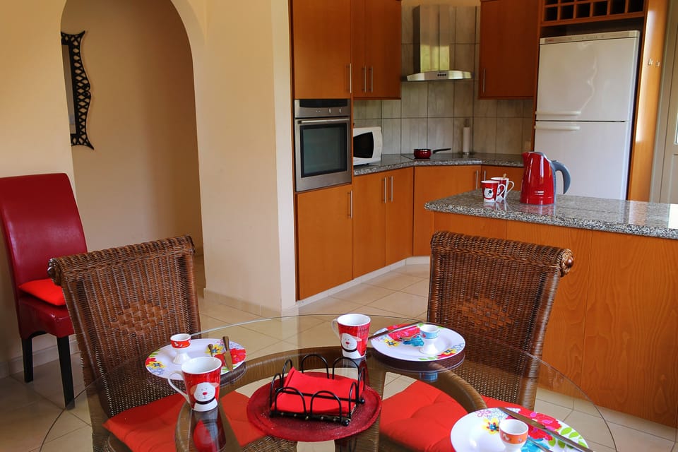 Breakfasting Kitchen