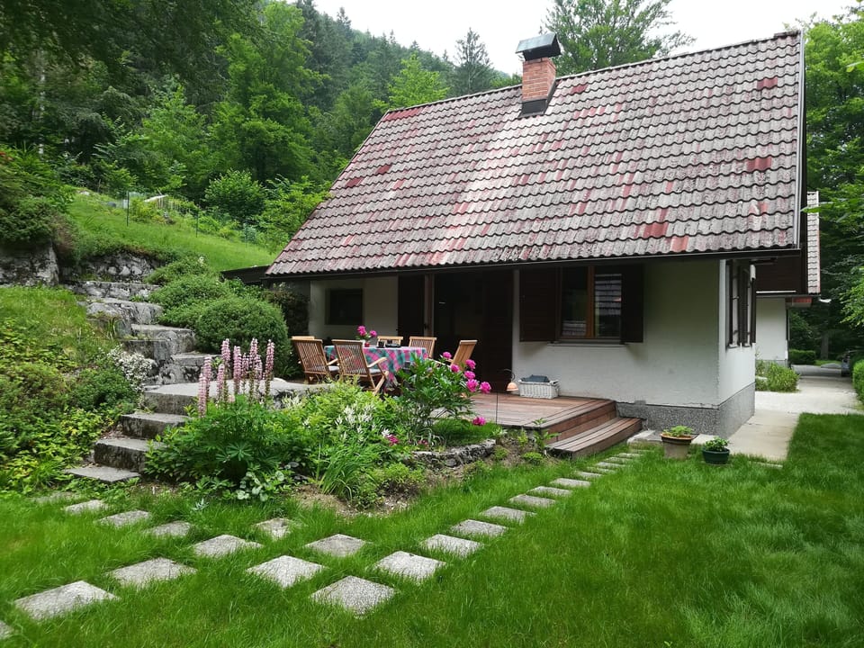 House & garden and extraordinary clean air