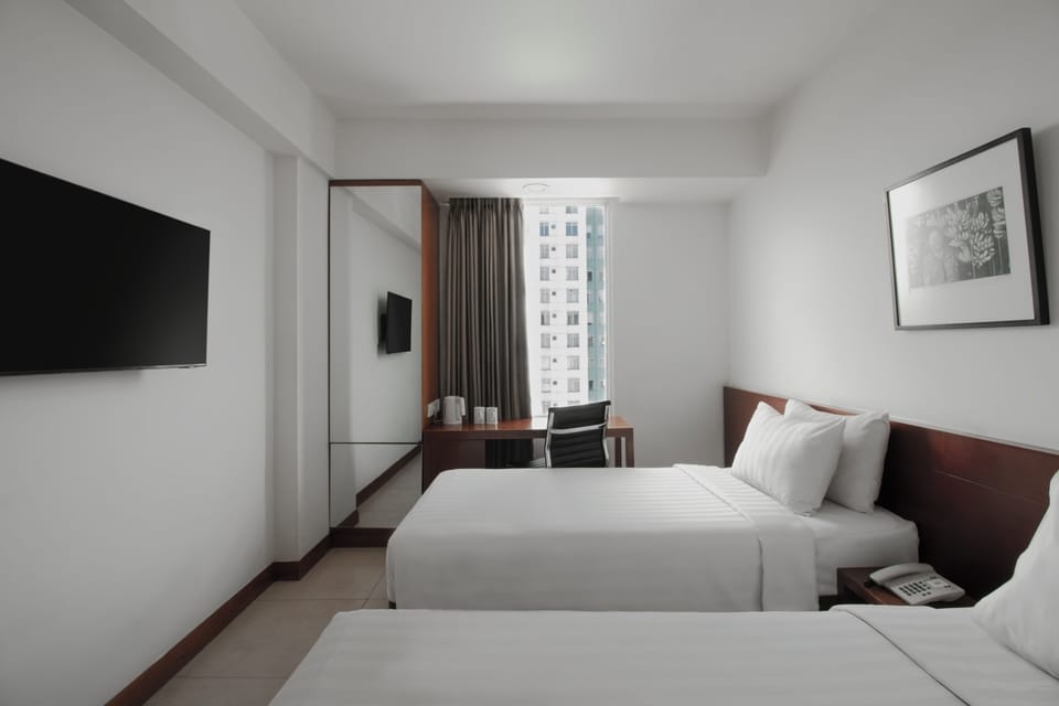 Standard Room, 2 Twin Beds | Premium bedding, desk, free WiFi, alarm clocks