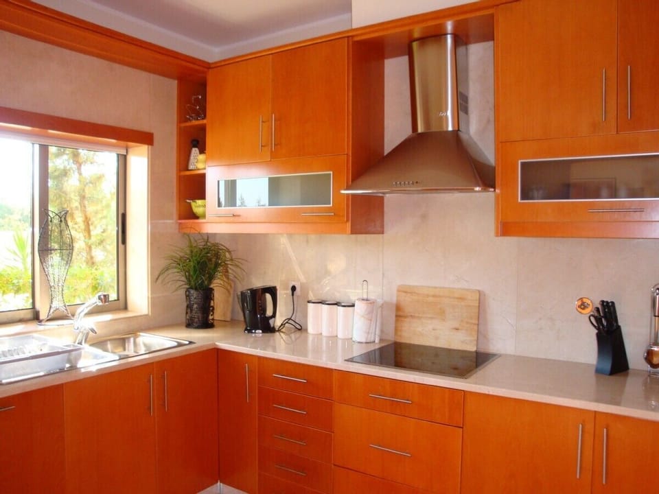 Fully Equipped Luxury Modern Kitchen