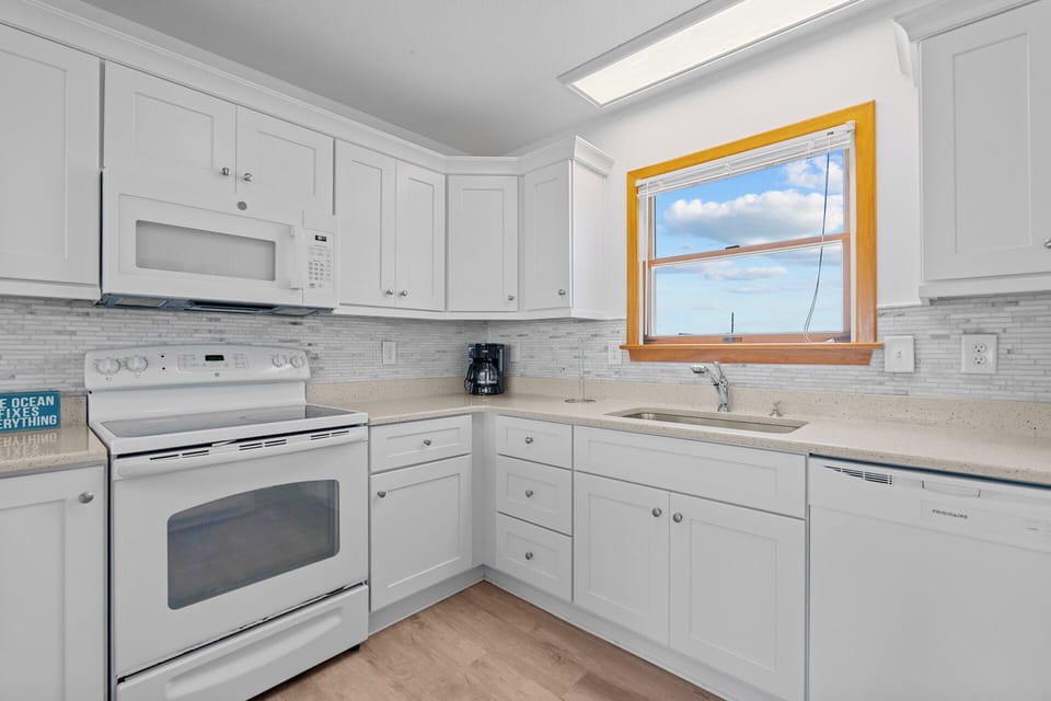 Surf or Sound Realty - 191 - Windsurfer - Kitchen-2