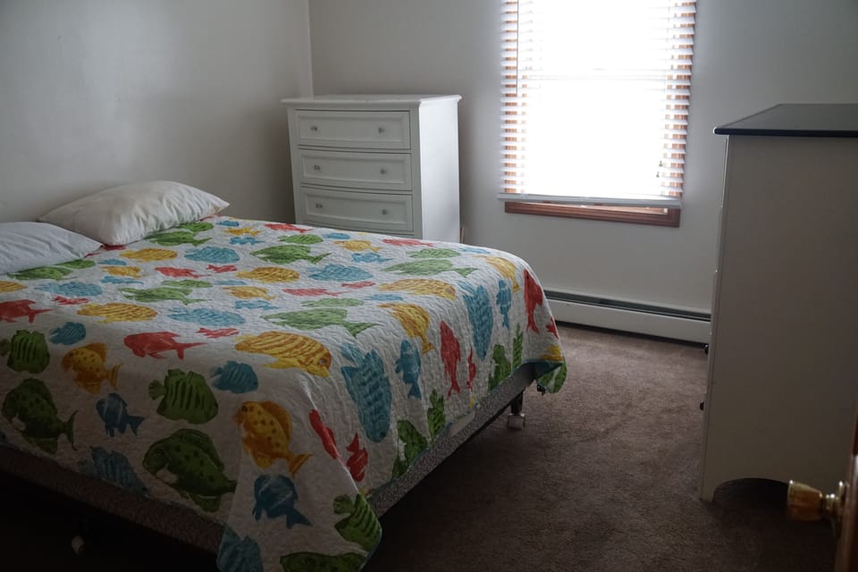 Third bedroom on middle level