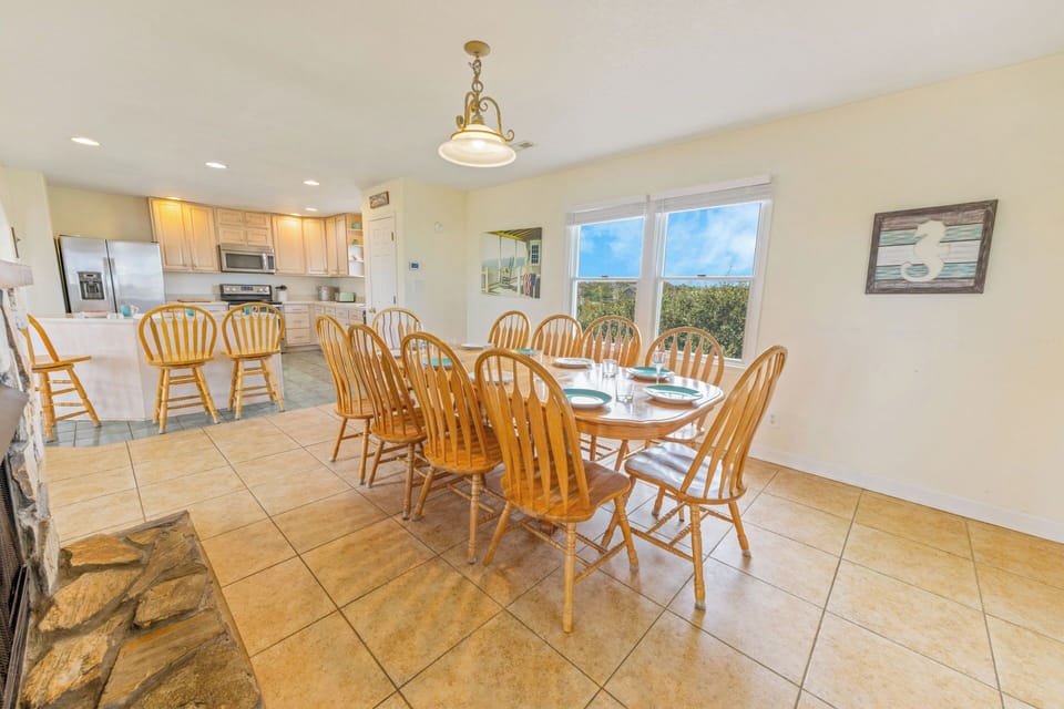 Surf or Sound Realty - 18 - Hello World - Dining Area -1