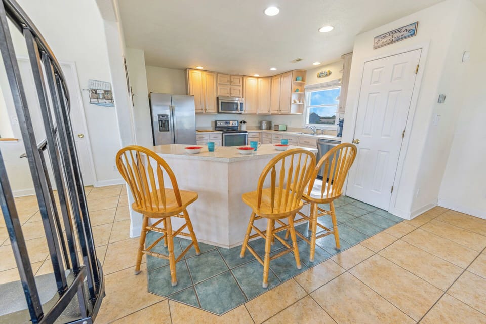 Surf or Sound Realty - 18 - Hello World - Kitchen -2