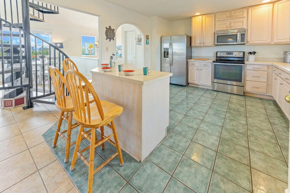 Surf or Sound Realty - 18 - Hello World - Kitchen -1