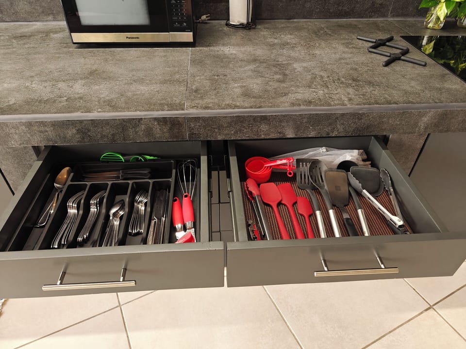Cutlery and cooking utensils