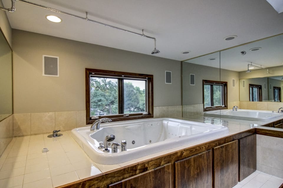 Indoor Hot tub