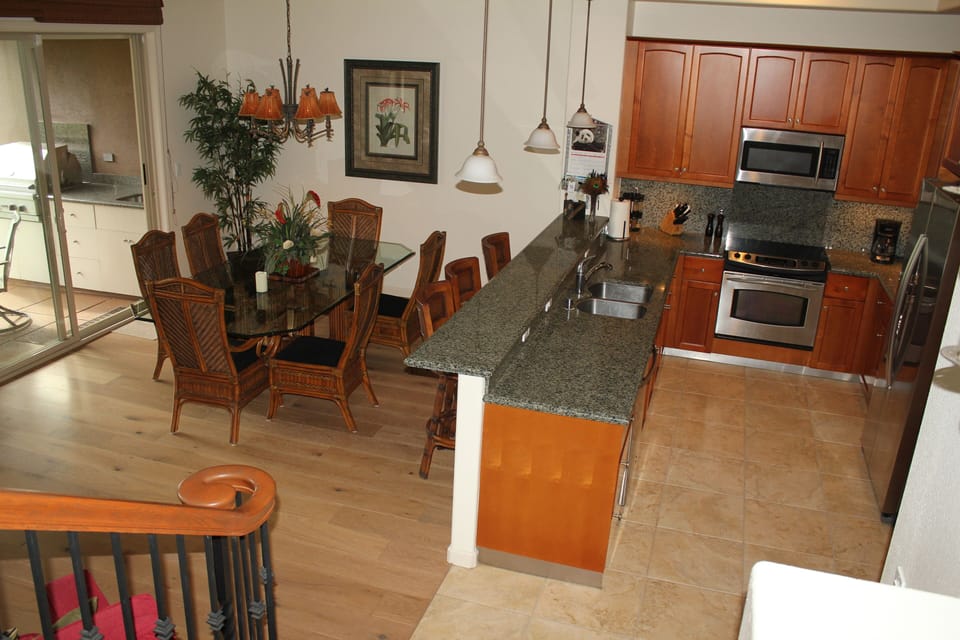 Kitchen & Dining Area