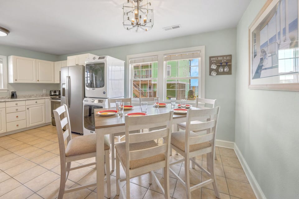 Surf or Sound Realty - 872 - Hook Wine and Sinker - Dining Area -2