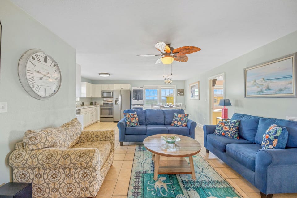 Surf or Sound Realty - 872 - Hook Wine and Sinker - Great Room -3