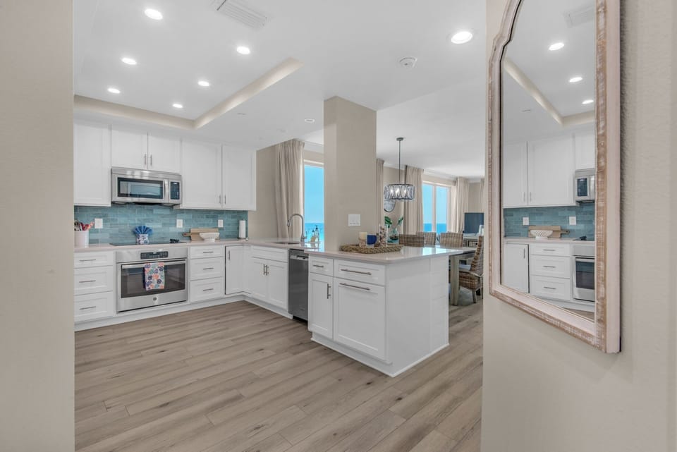 Great kitchen with views of the ocean