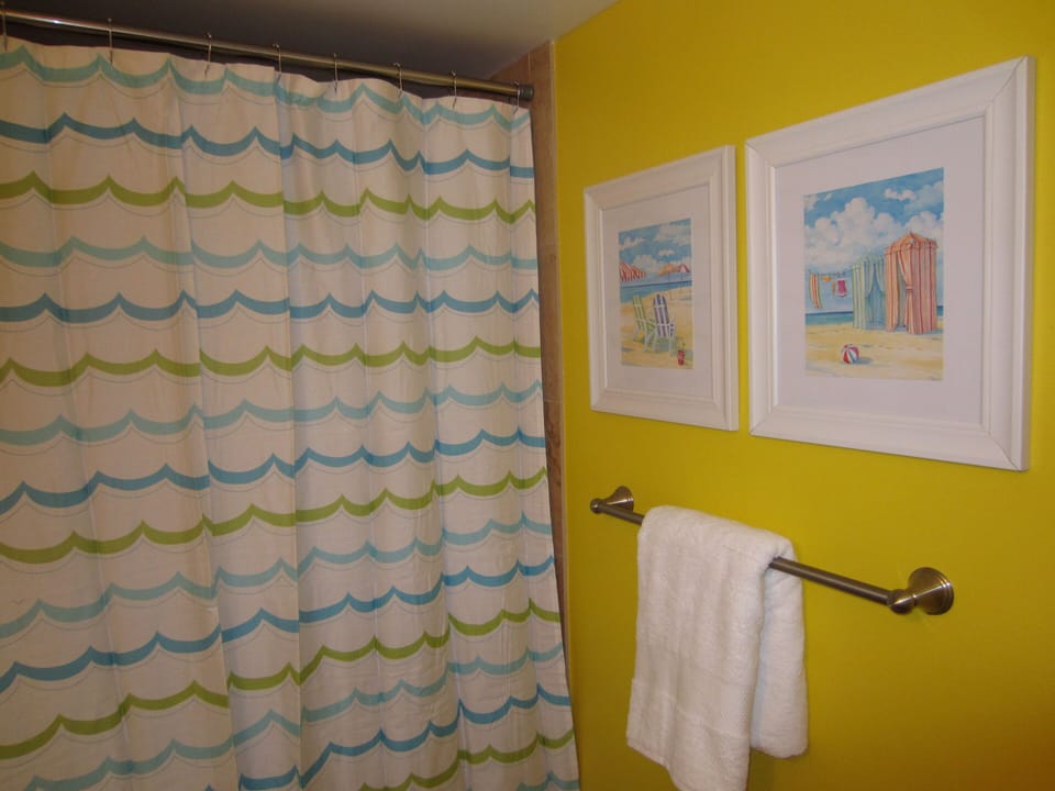 2nd, Hall Bathroom
