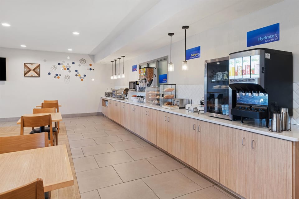 Free daily continental breakfast