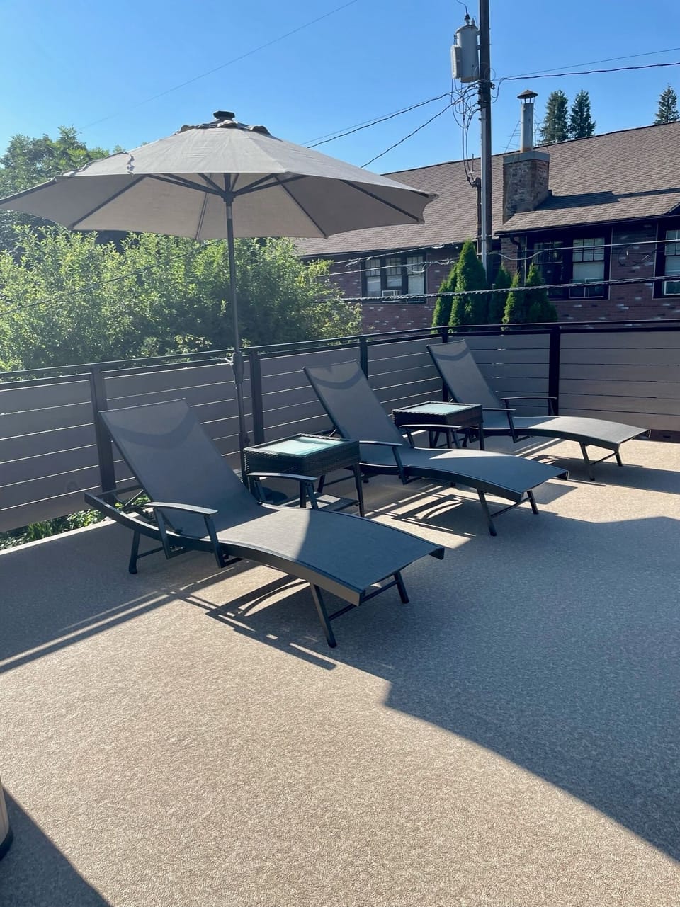 ROOFTOP DEK - LOUNGES