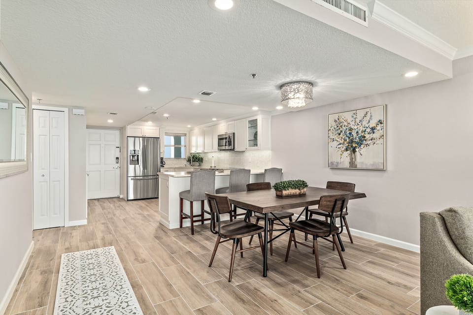 Comfortable dining area seats 7