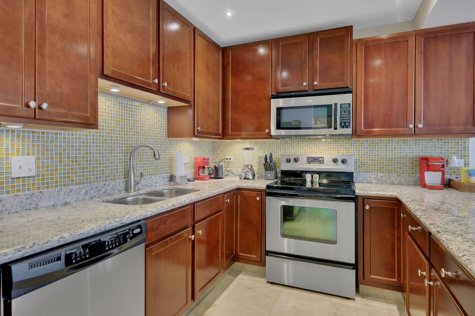 Well appointed kitchen with all of the necessities prepare your meals.