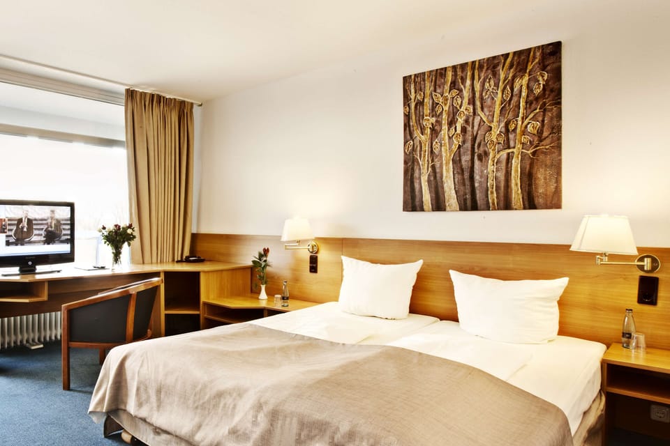 Standard Room, 1 Double Bed, Balcony | Hypo-allergenic bedding, blackout drapes, free WiFi, bed sheets