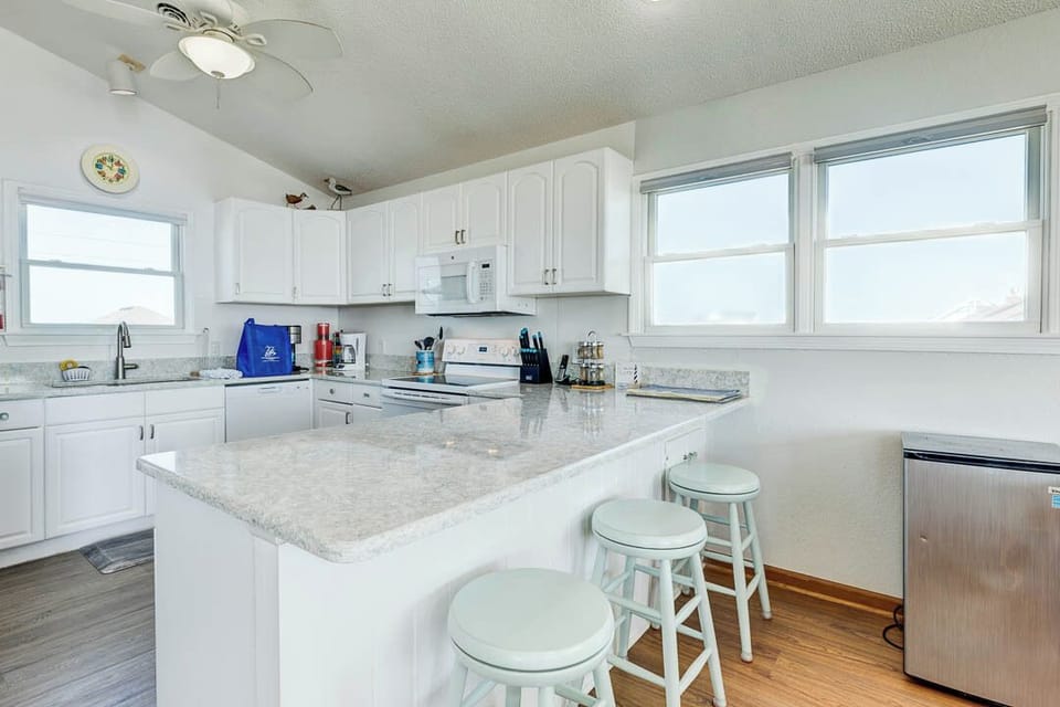 Top-Level Kitchen with Bar (seats 3)