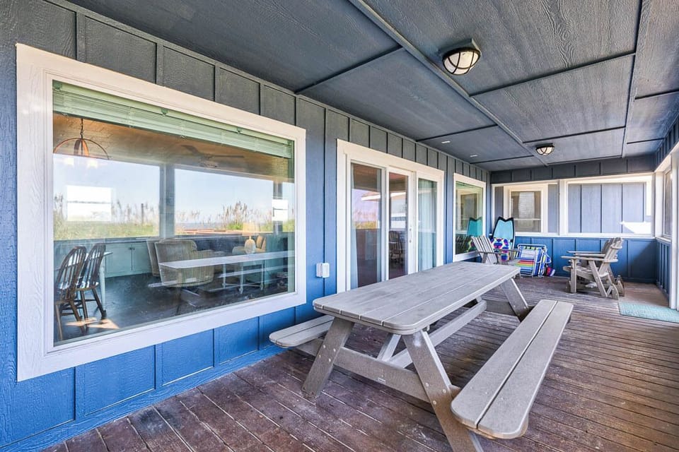 Top-Level Screened Porch