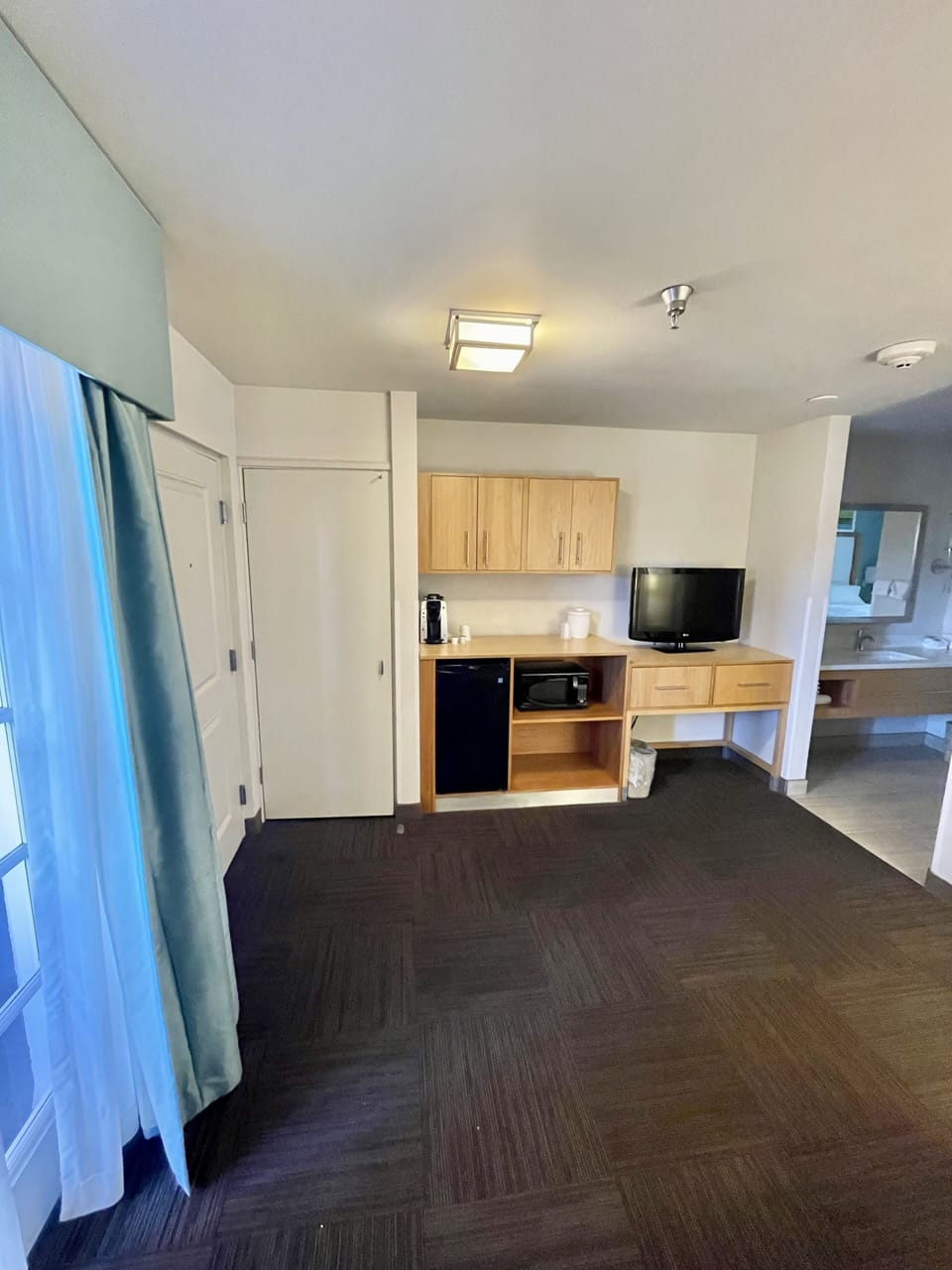 In-room safe, desk, laptop workspace, blackout drapes