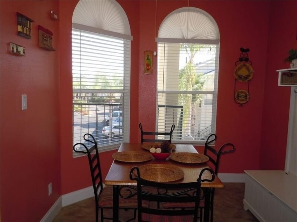 BREAKFAST NOOK