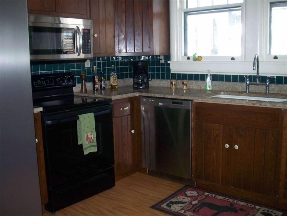 Kitchen - adjoining pantry not shown