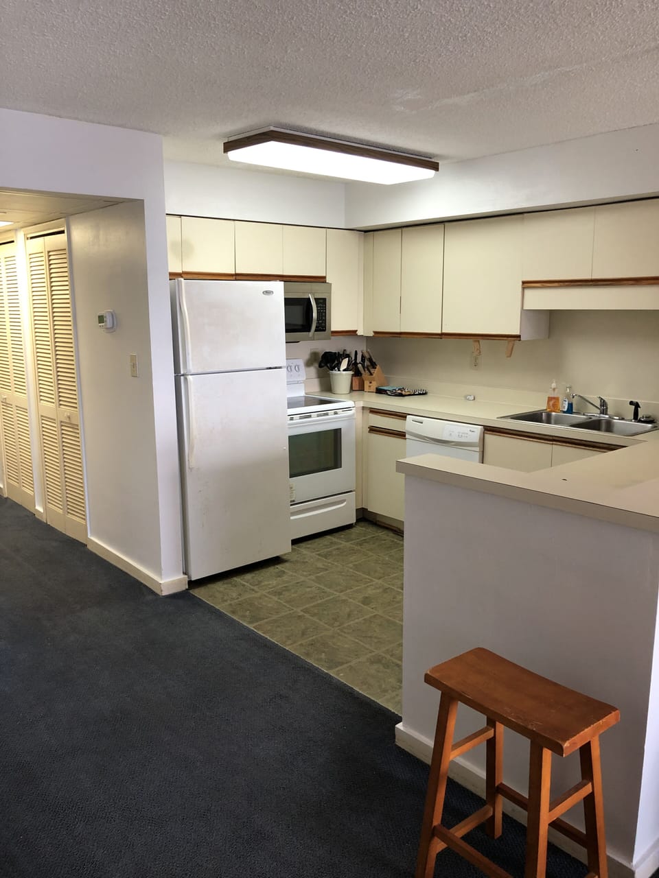 Full kitchen