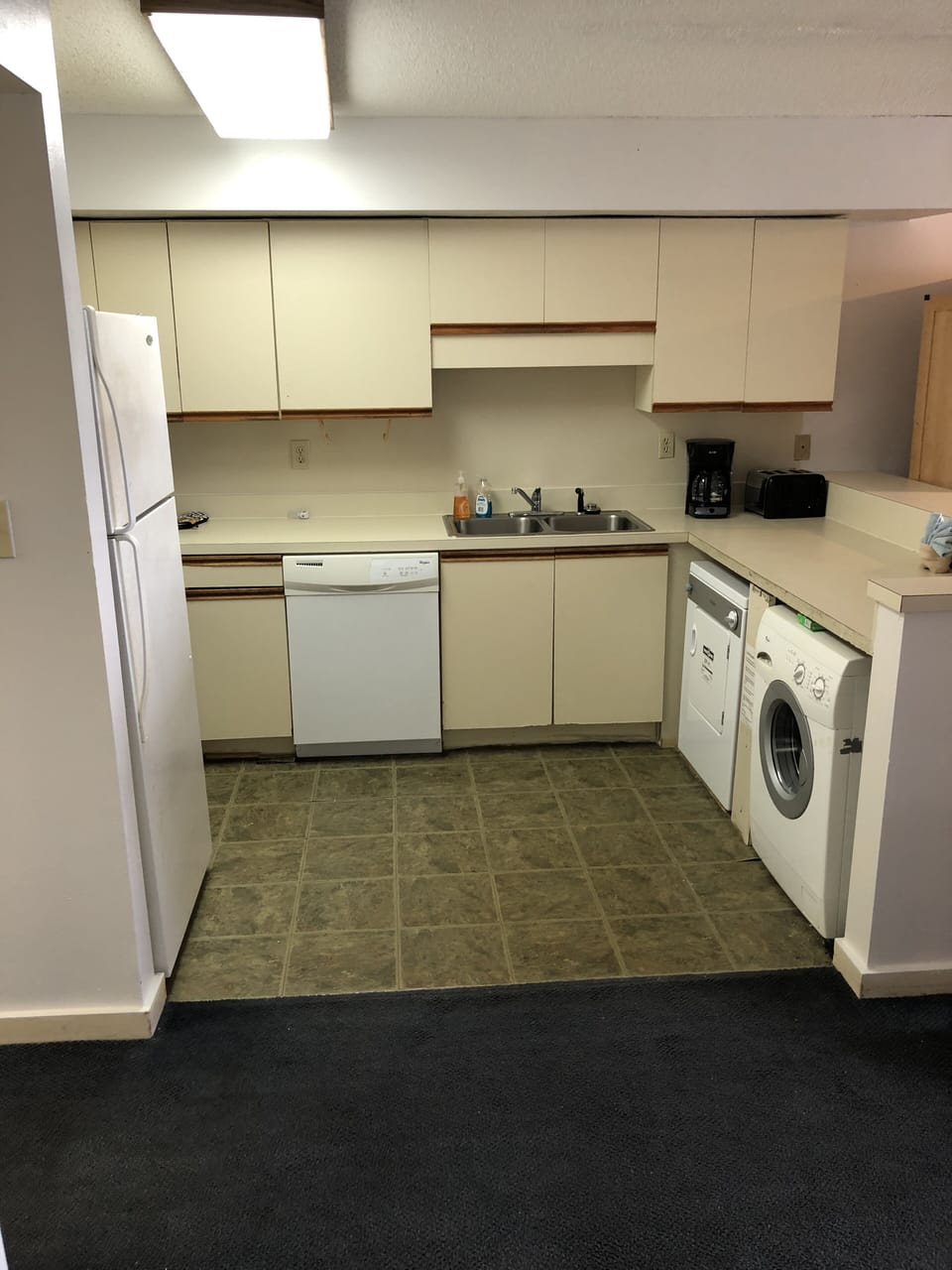 Full kitchen