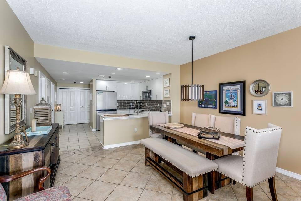 Great location, fabulous view of the gulf, safe and secure complex, beautiful condo that was wonderfully furnished