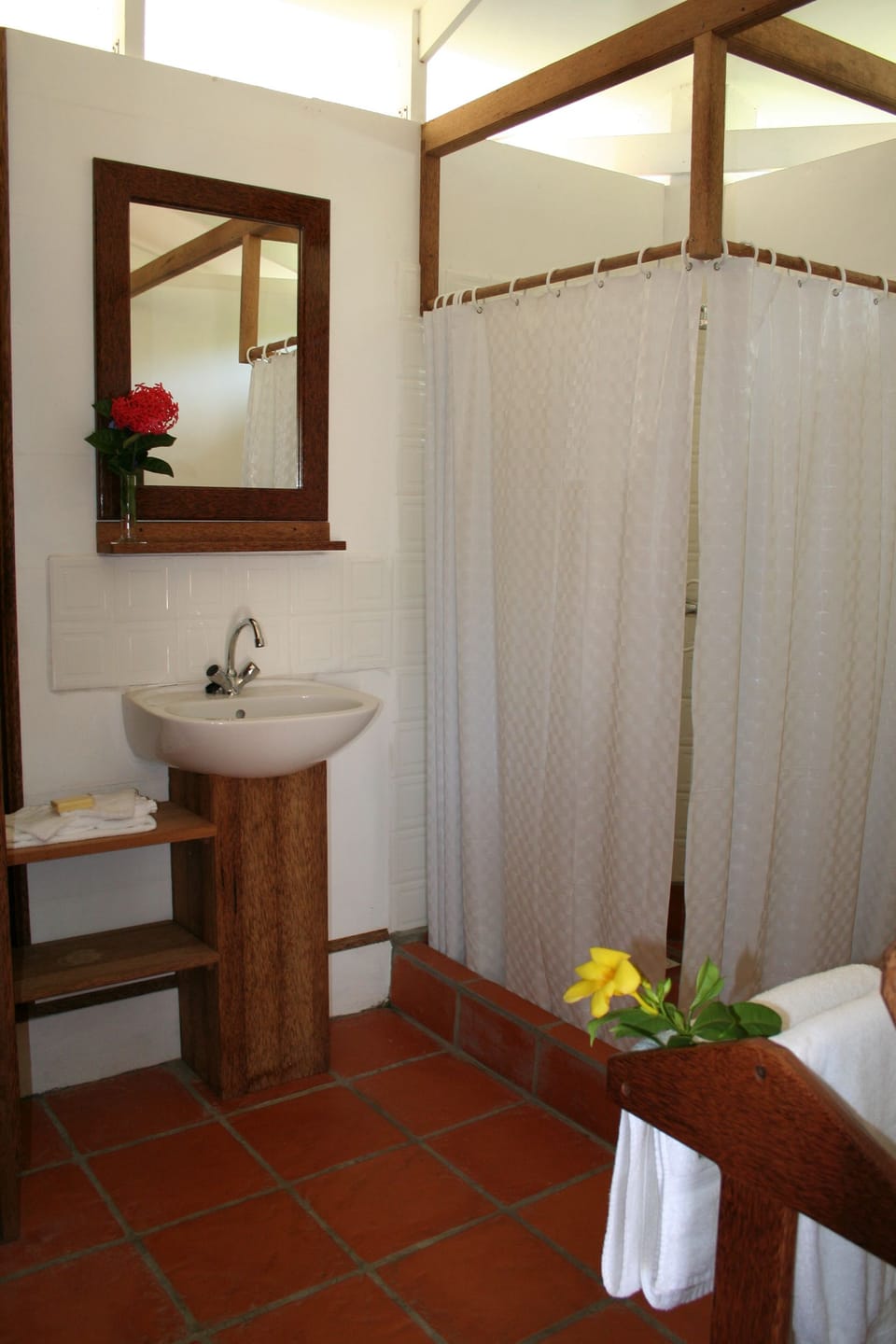 Chalet, 1 King Bed, Non Smoking | Bathroom | Shower, free toiletries, towels