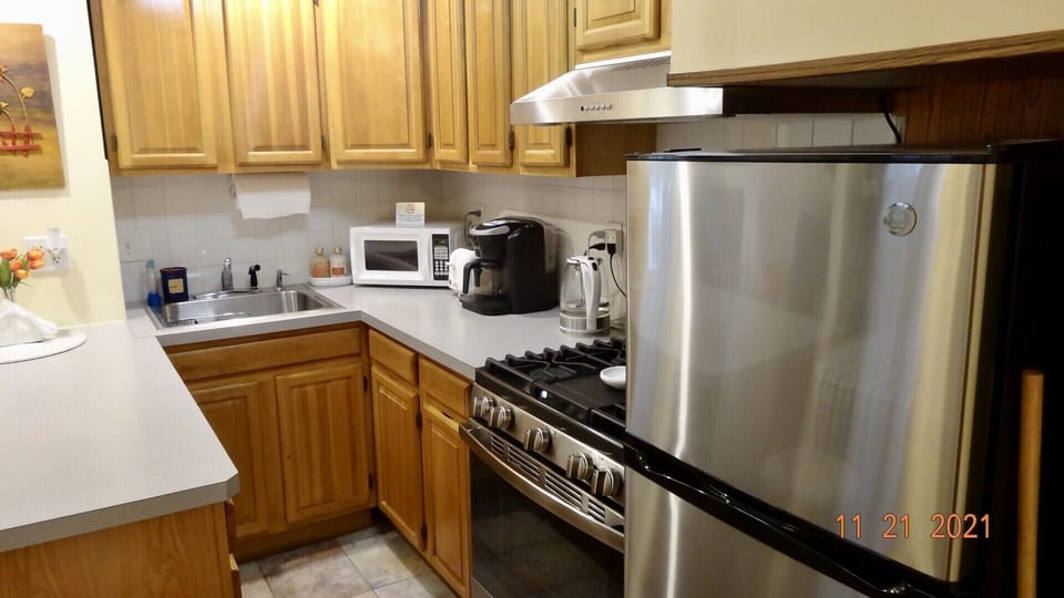 KITCHENETTE; Sink, Microwave,Toaster, KEURIG K-DUO Coffee Maker,Electric Kettle 