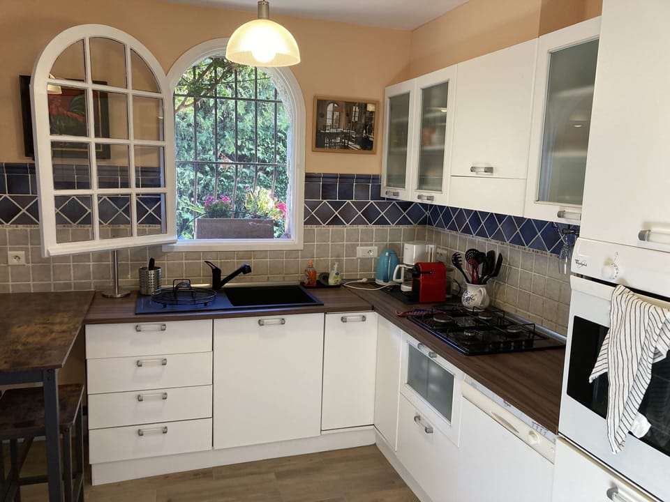 Eat-In Kitchen with Direct Access to Dining Terrace