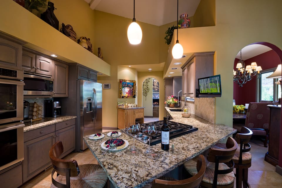 SEAT AT ISLAND BAR OR 4 SEATS AT HIGH TOP ROUND TO RIGHT OF ISLAND (NOT SHOWN).