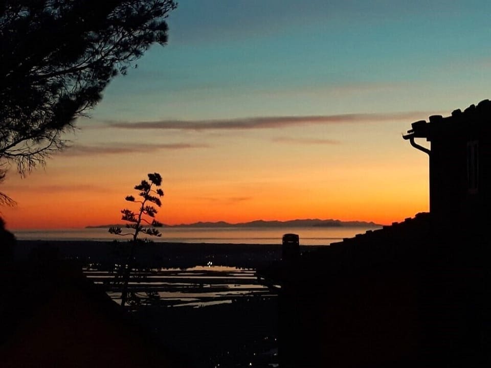 The view from the window : lake, sea and islands of Gorgona, Capraia and Corsica