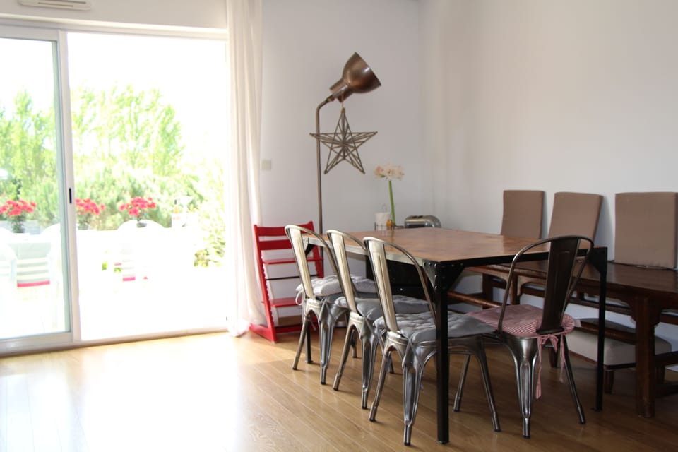 The dining area has direct access to terrace