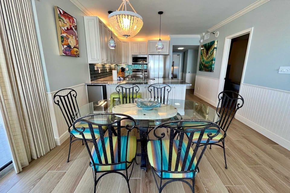Dining area and bar seating