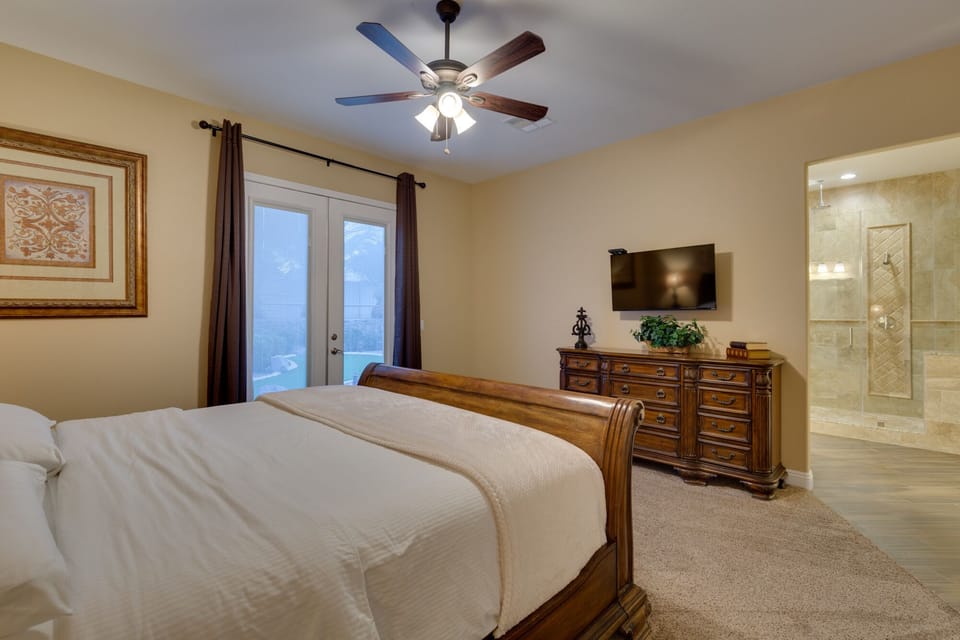 Master Bedroom, with access to the pool