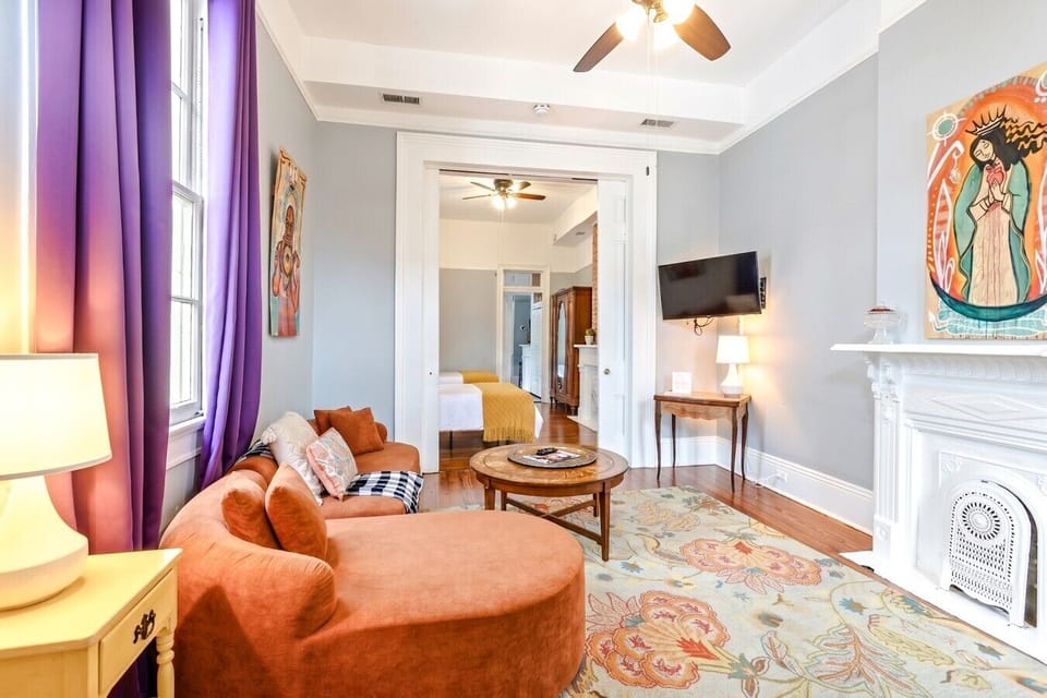 1520 living towards bed LR