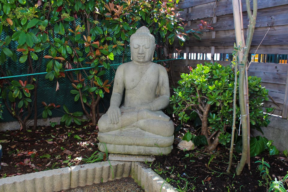 GREAT BUDDHA IN THE GARDEN 