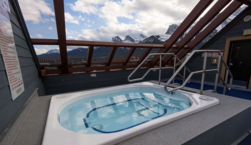 Roof top hot tub, bookable 3 days in advance for privacy