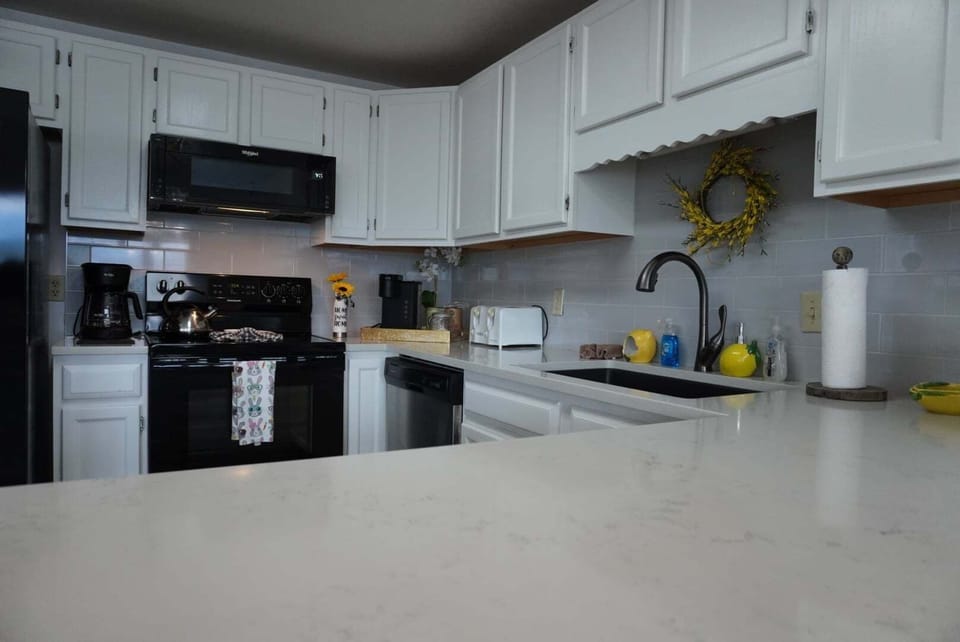 Condo, 3 Bedrooms | Private kitchen | Coffee/tea maker, fridge