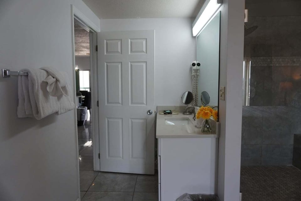 Smoky Mountains 711 3BD Condo with All Round Private Balcony by RedAwning Apartment in Pigeon Forge