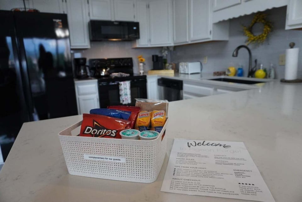 Condo, 3 Bedrooms | Private kitchen | Coffee/tea maker, fridge