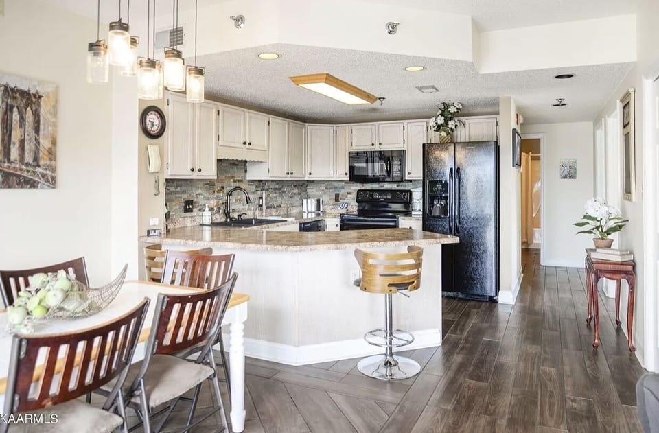 Condo, 3 Bedrooms | Private kitchen | Coffee/tea maker, fridge