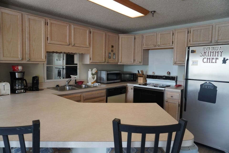 Condo, 3 Bedrooms | Private kitchen | Coffee/tea maker, fridge
