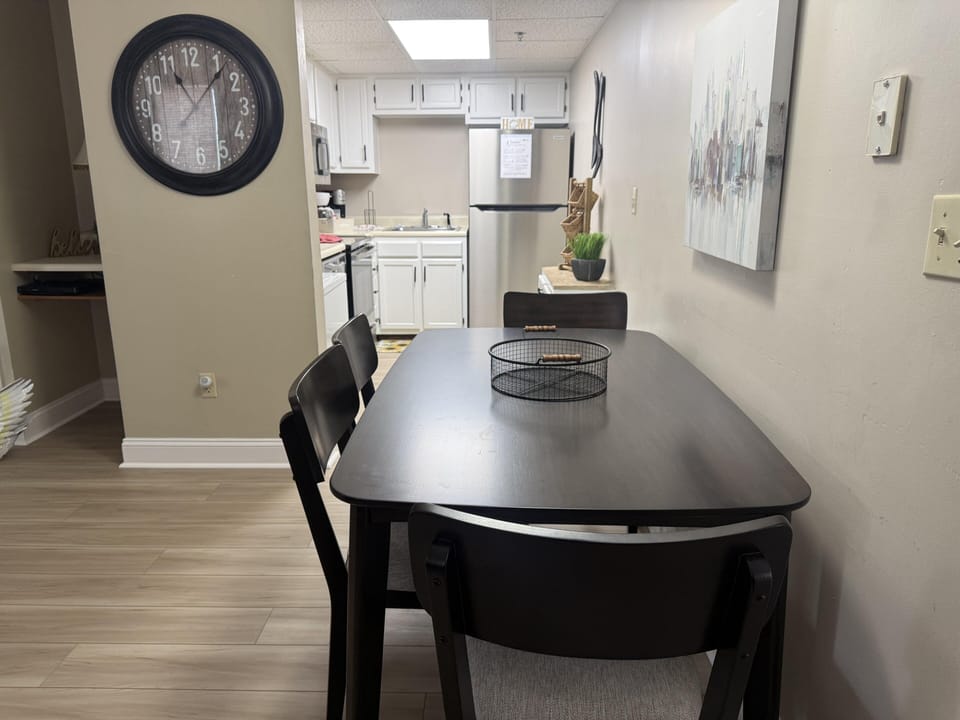 Condo, 2 Bedrooms | Dining