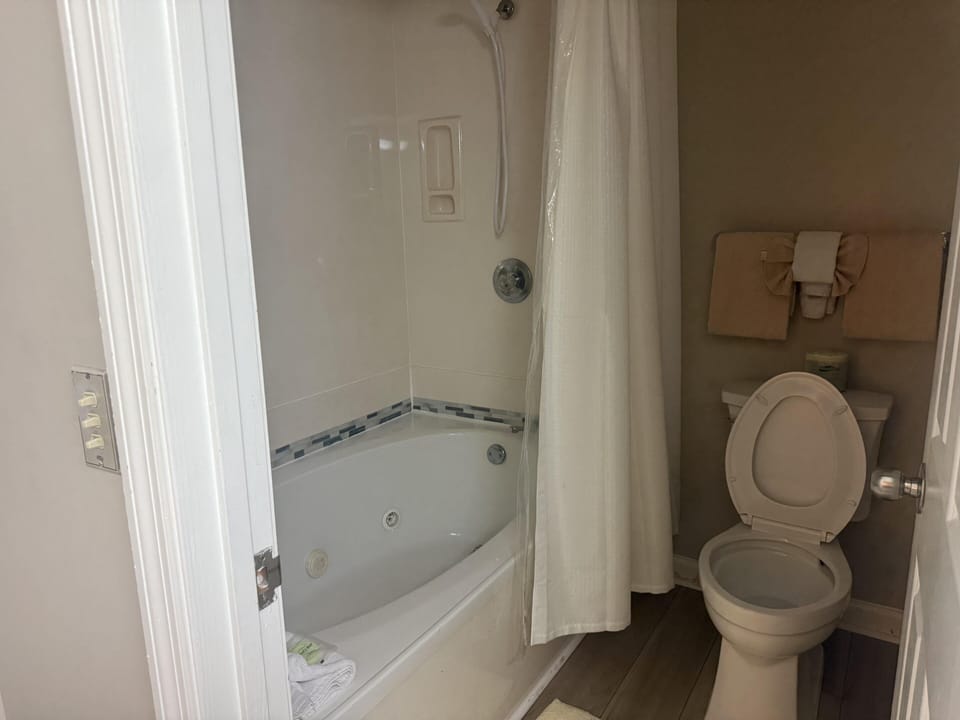 Little Pigeon River 401 2BD Condo with Jacuzzi Tub by RedAwning Apartment in Pigeon Forge