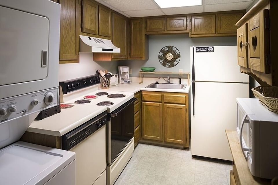 Condo, 2 Bedrooms | Private kitchen | Coffee/tea maker, fridge