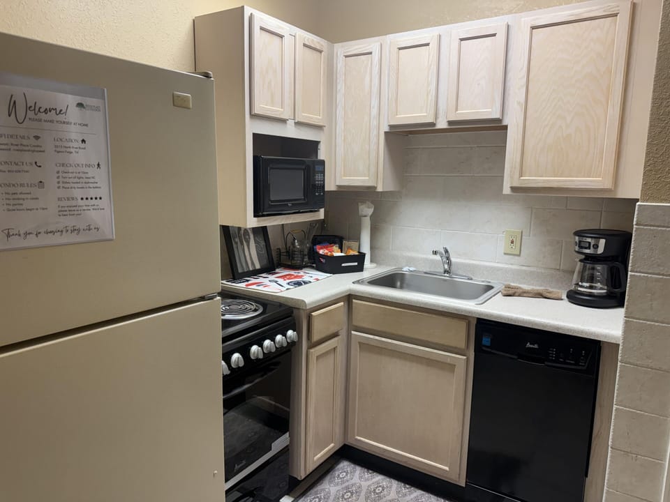 Condo, 1 Bedroom | Private kitchen | Coffee/tea maker, fridge