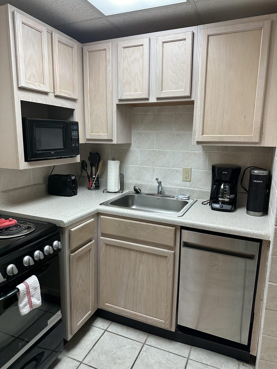 Condo, 1 Bedroom | Private kitchen | Coffee/tea maker, fridge